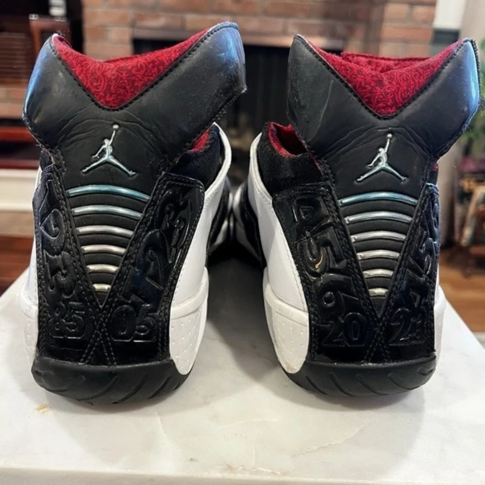 Air Jordan XX 20 OG Playoffs 2005 White Black‎ Red Men's Size 10 Retro Sneakers